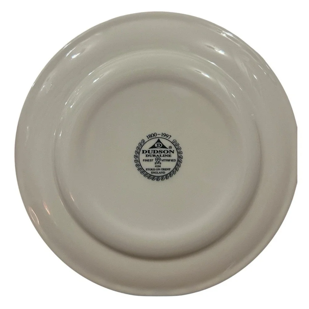 (1) Dudson Duraline 4034 White Vitrified‎ China Plate Scalloped Tan Rim England